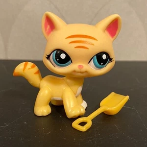 Authentic Littlest Pet Shop #1572 Yellow striped walking cat - Picture 1 of 12