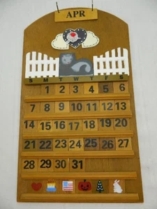 Calendario de pared perpetuo de madera vintage corazones, gato y blanco piquete cerca fecha azulejos - Imagen 1 de 10