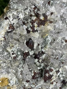 Hydroxylclinohumit | Hydroxyl-Clinohumit mit Calcit und Clinochlor 3,8 kg - Bild 1 von 18