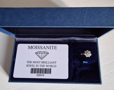 Moissanite Ring. 9ct Gold. - Image 1 of 4
