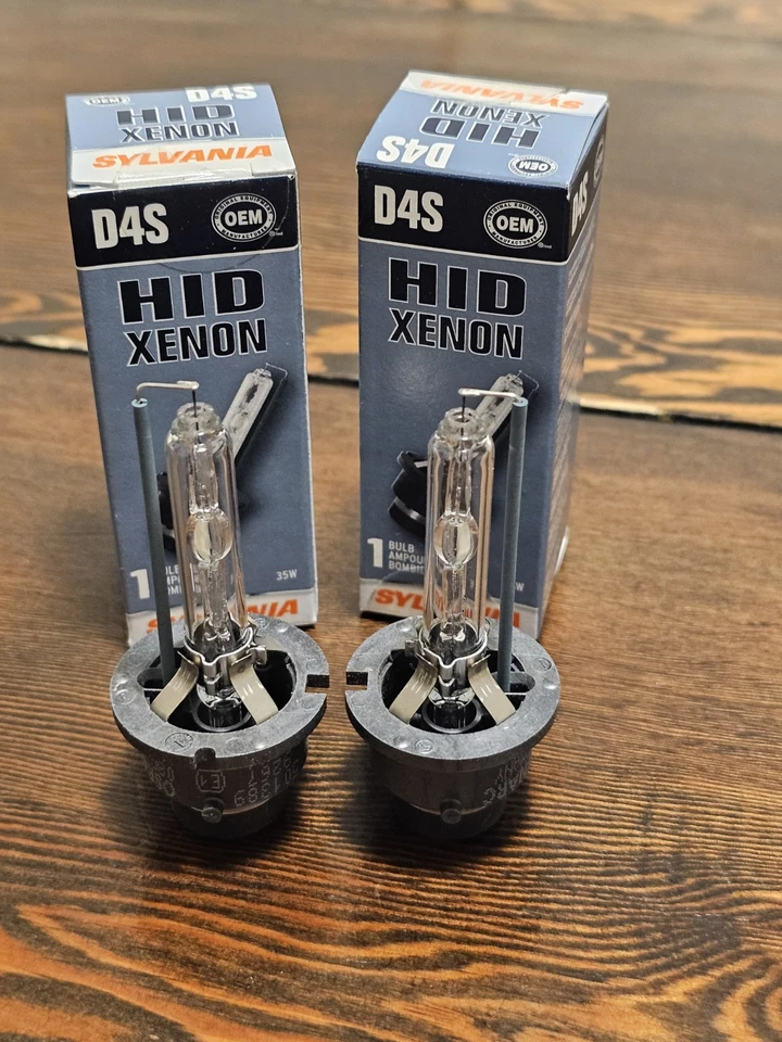 Lot Of 2 Sylvania HID Xenon D4S OEM Lightbulb Replacement for Car Headlight  Foto 1 de 4
