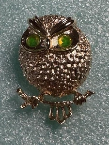 Sarah Coventry RHINESTONE GLASS GOLDTONE OWL PIN Used Vintage Clasp Works Brooch - Picture 1 of 3