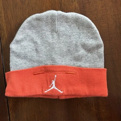 Gorro tejido infantil Air Jordan Nike gris/naranja Jumpman Foto 1 de 4