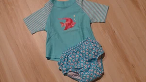 UV-Schutzshirt & Schwimmwindel, Babykleidung, Größe 74-80, sehr guter Zustand - Bild 1 von 2