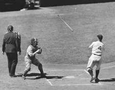 YANKEES ALLTIME GREAT LOU GEHRIG GETS WALKED HALL OF FAME LEGEND 8x10