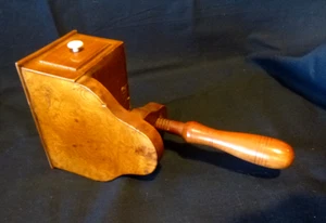 Biedermeier Nähzwinge mit Nadelkissen Nähkästchen`mit Schublade Esche Wurzelholz - Bild 1 von 19