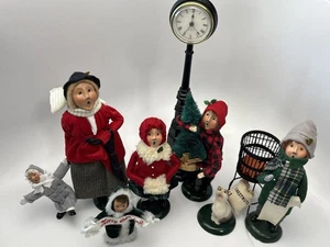 Byers Choice Williamsburg Large Lot Set Town Clock Nanny Carolers Chestnut - Picture 1 of 23