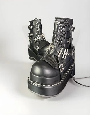 Bota de tornozelo DEMONIA BEAR-150 feminina tamanho 9 plataforma em camadas punk preta caveira cravejada - Imagem 1 de 4