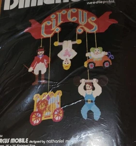 Vintage '80 Dimensionen Zirkus Handy Kit Handwerk Kunststoff Canvas Nadelspitze - Bild 1 von 4