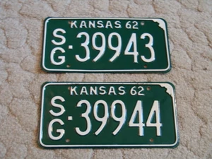 ANTIQUE CONSECUTIVE PAIR OF 1962 KANSAS LICENSE TAGS/PLATES - #39943 & 39944 - Picture 1 of 2