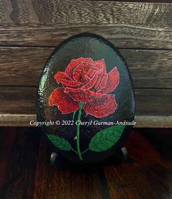 Красная роза пуантилизм расписной речной камень Шерил Гарман-Андраде - Изображение 1 из 2