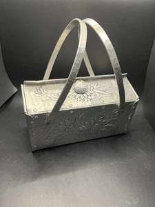 Vintage Handtasche Geldbeutel Metall gehämmert Blumenmuster - Bild 1 von 7