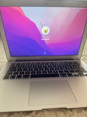 MacBook Air 13,3 Zoll 128GB SS, Intel Core i5 5. Gen 8GB RAM) Silber  2017 - Bild 1 von 4