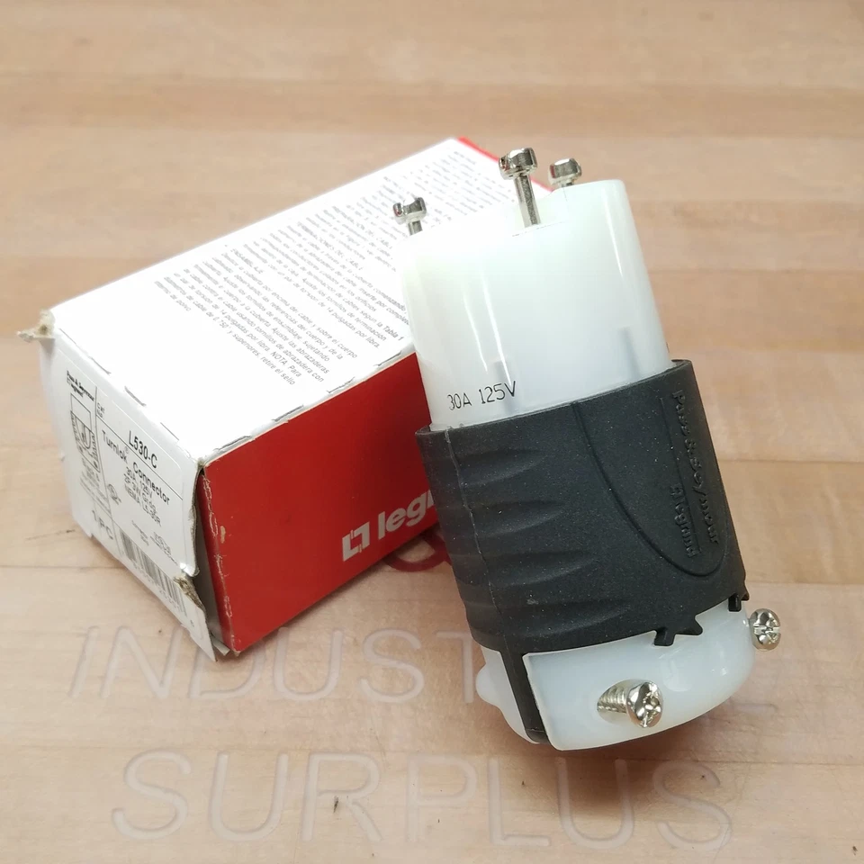 Conector Turnlock Pass & Seymour Legrand L530C, 30A, 125V, 2P, 3W, NEMA L5-30R - Imagem 1 de 4