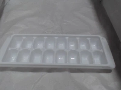 Bandeja para cubitos de hielo de fácil liberación de Rubbermaid_blanca_paquete talla 1 usado Foto 1 de 4