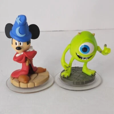 Bonecos Disney Infinity Sorcerers Apprentice Mickey Mouse e Mike Wazowski - Imagem 1 de 4