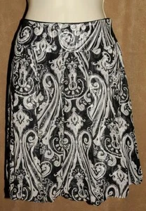 White House Black Market - Blk Wh - Paisley Swirl Design - PURE SILK SKIRT sz 4 - Picture 1 of 1