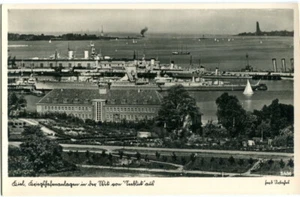 Foto-AK KIEL Kriegshafenanlagen in d. Wik v. "Seeblick" aus, Kriegsschiffe 30er - Picture 1 of 1