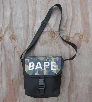 Bolso de Hombro Bape A Bathing Ape Bolsa Camuflaje Mini Mensajero Otoño 2020 Foto 1 de 4