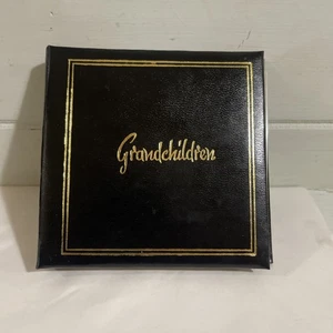 Altes Vintage quadratisches Foto 3,5" Enkelkinder Album Satin im Karton - Bild 1 von 8