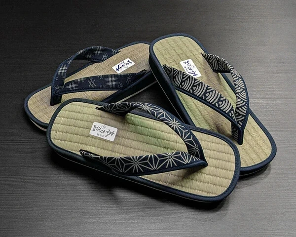 Sandalias tradicionales japonesas "Setta" con tatami hechas a mano en Nara Foto 1 de 4