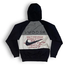 Mens Nike HD Zip Up Hooded Double Swoosh Woven Graphic Herren Jacke Gr. S - Bild 1 von 10