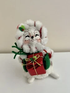 Annalee MRS. PEPPERMINT TWIST MOUSE Holding a Christmas Gift Present 2008 7” - Picture 1 of 9