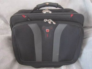 swissgear granada rolling case nylon