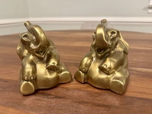 2 Vintage Messing Metall Elefant Buchstützen Figuren PM Handwerker Happy Lucky Couple - Bild 1 von 7