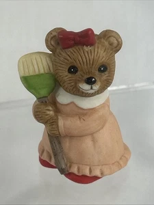 Homco Bear Figurine Cleaning Day Broom Dress 5101 Porcelain - Picture 1 of 5
