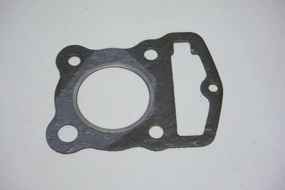 ПРОКЛАДКА ГОЛОВКИ БЛОКА ЦИЛИНДРОВ HONDA CB100 CL100 SL100 XL100 НОВАЯ ИЗ СТАРЫХ ЗАПАСОВ ПОДЛИННАЯ 12251-107-762 - Изображение 1 из 4