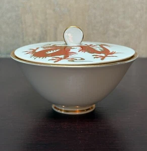 Cuenco con tapa vintage Schaubach Kunst Alemania - diseño de dragón rojo en relieve dorado - Imagen 1 de 5