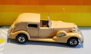 Hot Wheels  Blackwall '35 Classic Caddy (Cadillac) Beige Hong Kong 1982 - Picture 1 of 4