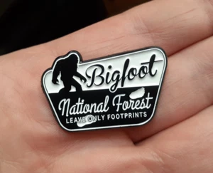 BIGFOOT NATIONAL FOREST PIN Sasquatch Leave Only Footprints enamel lapel pinback - Picture 1 of 4