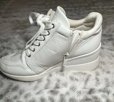 Zapatillas deportivas de cuña Aldo para mujer talla 7 cordones blancos con cremallera lateral usados Foto 1 de 4