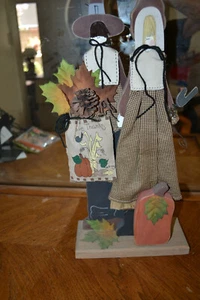 Large Vintage Wood and Fabric Pilgrim Couple. - Picture 1 of 3