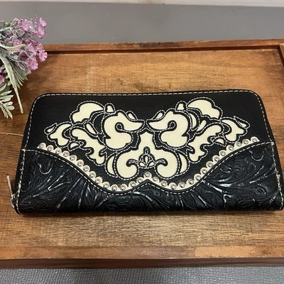 Cartera sin asas American Bling azul marino/negro recortes y tachuelas bordadas aspecto occidental Foto 1 de 4