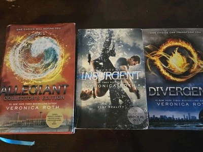 Divergent Series Books Paperback Hardcover Divergent, Insurgent, Allegiant - Image 1 of 4