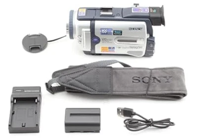 Sony DCR-TRV30 MiniDV Handycam Digital Video Camera w/ Battery, Charger and more - Image 1 of 4