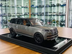 MotorHelix Range Rover Autobiography 2022 – 1/18 Resin, Grey Silver, Ltd.Edn. - Picture 1 of 8