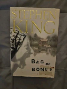 STEPHEN KING TASCHE MIT KNOCHEN HARDCOVER - Bild 1 von 3