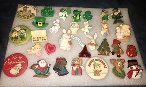 Lote de 30 prendedores vintage diferentes Navidad Pascua San Valentín San Patricio’s - Imagen 1 de 5