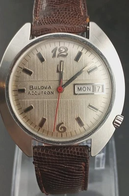 con video funzionante: bellissimo orologio uomo Bulova Accutron 2182 Tuning Fork 1973 vintage - Immagine 1 di 4