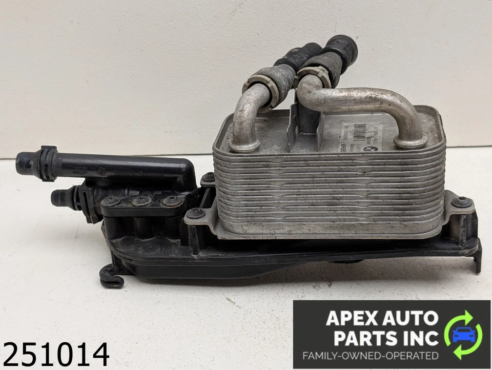 Enfriador de aceite y montaje BMW 745Li 2002-2005 OEM 4,4 L Foto 1 de 4