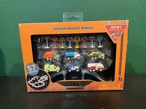 Driven Track Spielset mit Spielzeug LKWs Safe & Clean City Crew (57 Teile) Pocket Serie - Bild 1 von 6