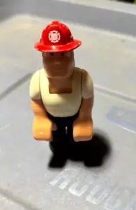 Fisher Price Husky Helpers personaggio pompiere - Foto 1 di 3