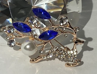 BETSEYJOHNSON ORO DULCE NAVIDAD RENO AZUL Y CLARO CRISTALES Y PERLA PIN Foto 1 de 4