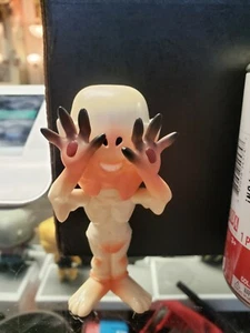 Funko Vinyl Soda Pan's Labyrinth - Pale Man Hands Up CHASE /2,000 Disc & Can - Picture 1 of 3