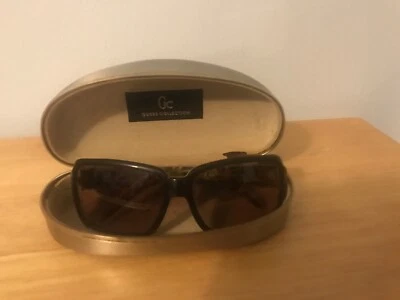 GUESS COLLECTION USED FASHIONISTA SAFARI UNISEX HINGED SUN GLASSES FRAMES & CASE - Image 1 of 4