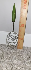 Vintage green wood handle spring style strainer spoon - Bild 1 von 2